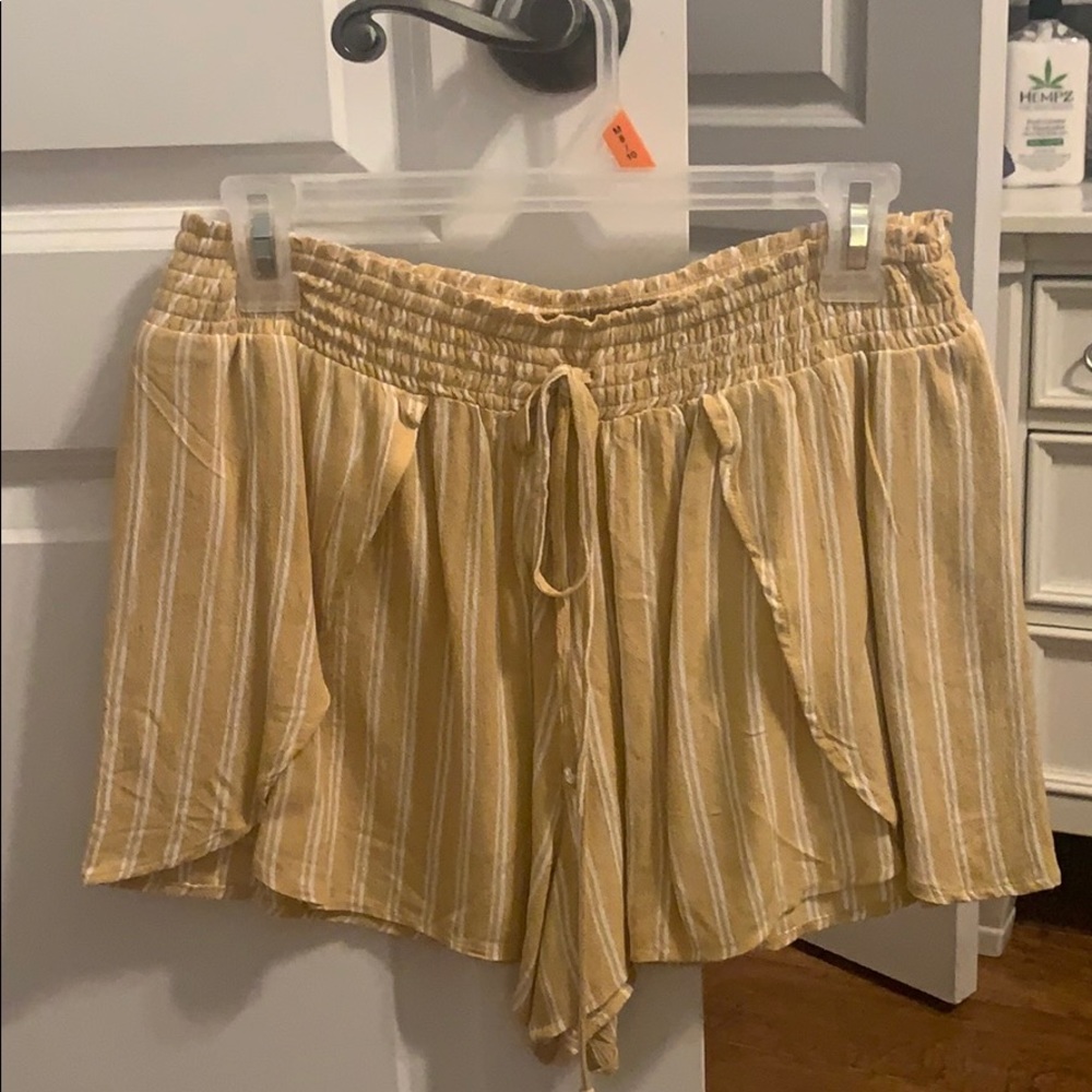 American Eagle yellow & white striped flowy shorts